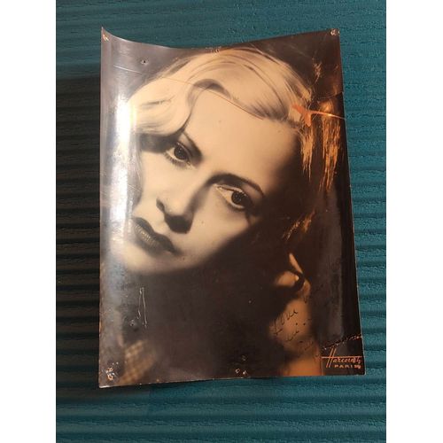 Photo Dédicacée D' Une Artiste Qui Ressemble À Madeleine Sologne