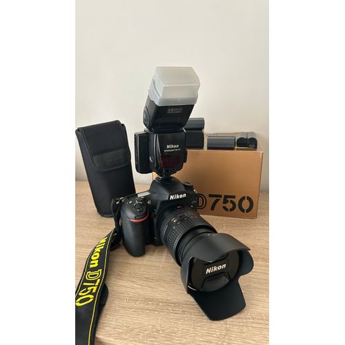 Nikon D750 24 Mpix + Objectif AF-S VR 18-200 mm + Flash Nikon D800 - Noir