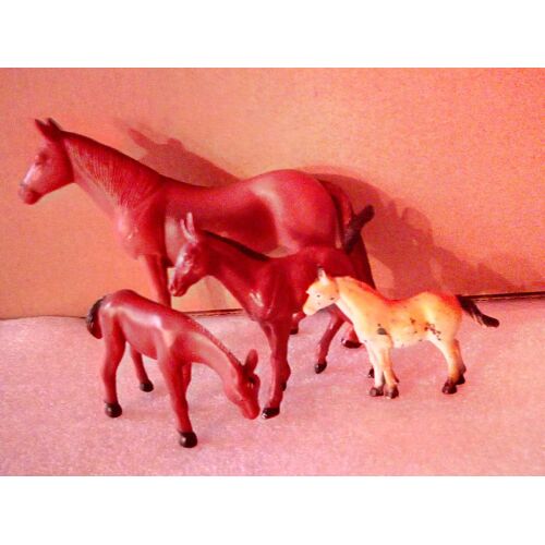 Lot 4 Figurines Chevaux