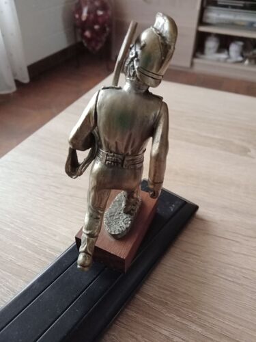 Statuette Sapeur-Pompier En Étain