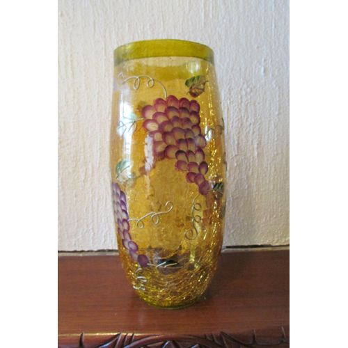 Vase en verre jaune, peinture craquelée, motifs raisins