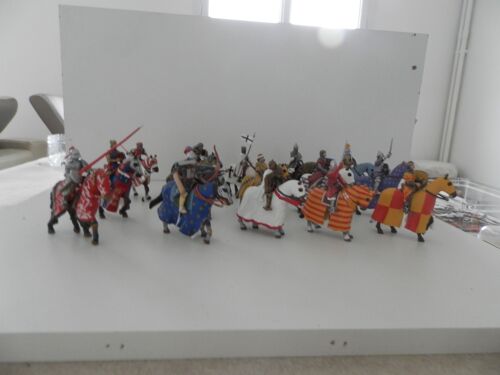 Lot De 15 Cavaliers - Époque Médiévale - Plomb