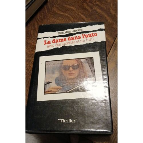 La Dame Dans L Auto Avec Des Lunettes Et Un Fusil