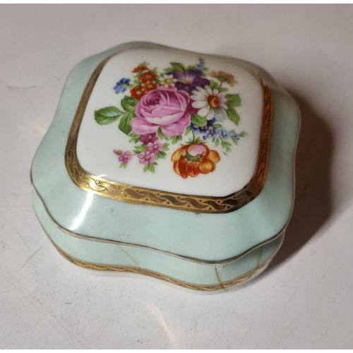 boite a bonbon bonbonnière en porcelaine de Limoges ancienne blanche et verte