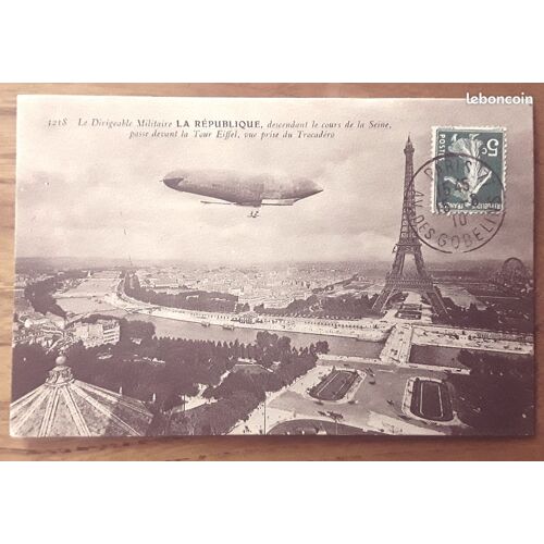 Cpa N° 1218 - Paris : Le Dirigeable Militaire Passant Devant La Tour Eiffel