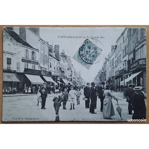 Carte Postale Ancienne Fontainebleau : La Grande Rue