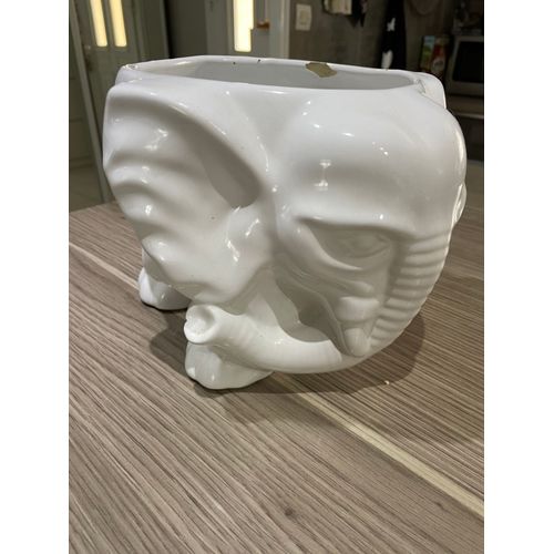 Pot éléphant en terre de couleur blanc