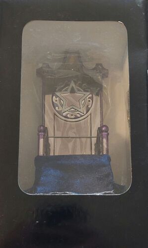 Saint Seiya - (Rare) Trône De Lady Pandore Et Épée D'hadès