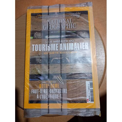 National Géograhphic N° 237. " Les Méfaits Du Tourisme Animalier, Enquête Exclusive ."