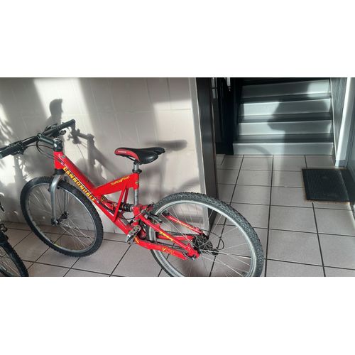 Vtt Cannondale Rouge Cadre Suspendu Excelant État