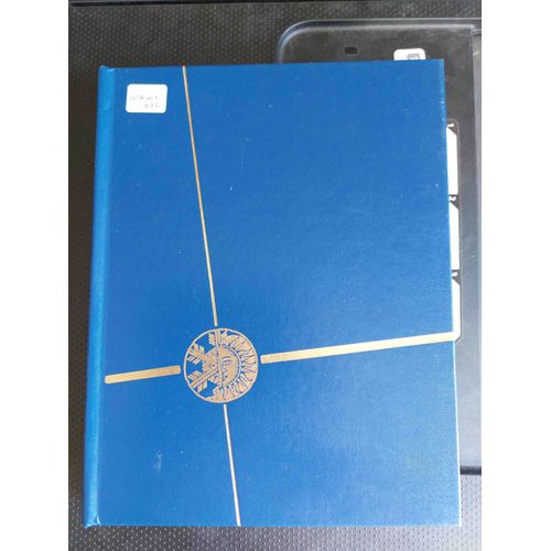 Album De Timbres Comme Neuf, Format Moyen, 32 Pages, 9 Lignes Par Page, Avec Plus De 450 Timbres De L'afrique : Mozambique, Angola, Iraq, Congo Belge ...Avec Qlq Emirats