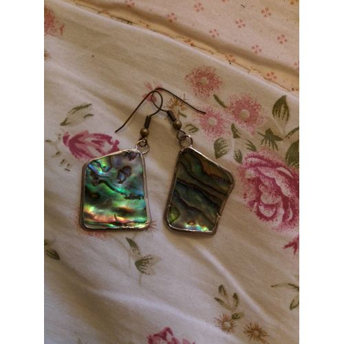 Boucles D'oreilles En Nacre Verte.