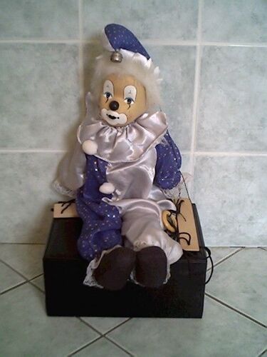 Clown Marionnette Sur Balançoire 