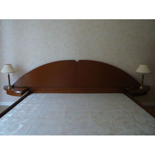 Lit Finition Merisier Avec Chevets Incorporés Pour Matelas 160 X 200