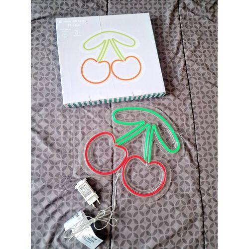 Lampe Cerise Neon Hema ?