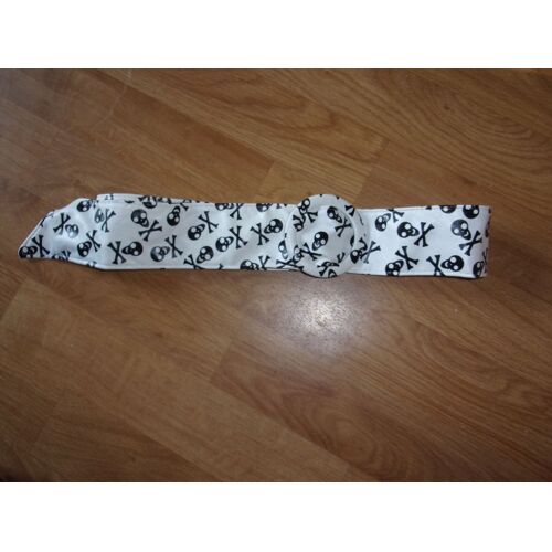 Ceinture Simili Cuir Blanc Et Têtes De Mort Noires Neuve