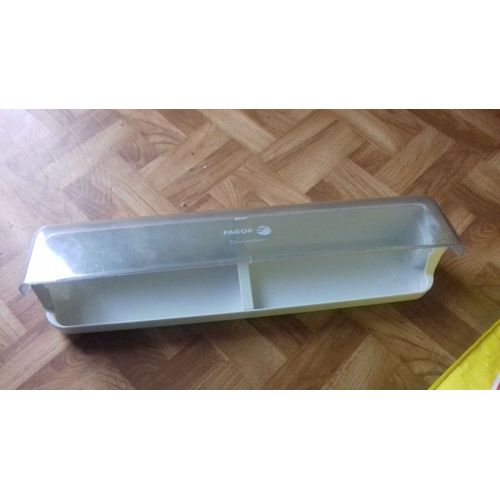 bac à oeufs et beurre