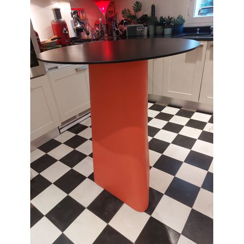 Mange Debout. Design Italien. Acheté Chez B Line En 2018 . Modèle Adam. Démontable Et Léger. Hauteur : 1m02. Diamètre 80cms. Vente : Cause Déménagement.