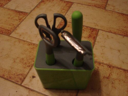 Ustensile De Cisine, Ciseaux De Cuisine, Couteau, Ouvre Bouteille, Éplucheur