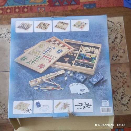 Coffret En Bois De 8 Jeux Différents