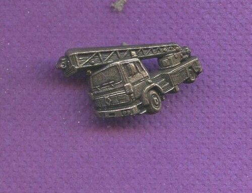 Rare Pins Camion De Pompier Renault En 3 D B386