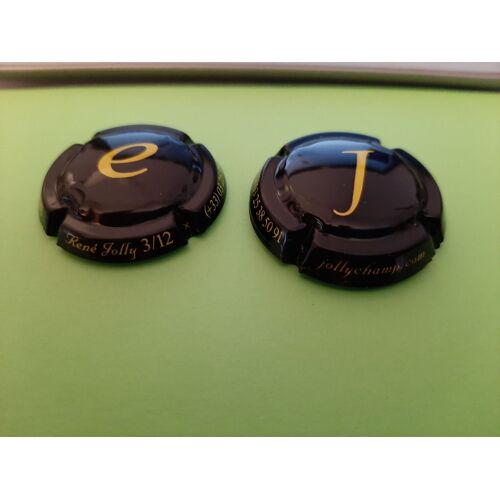 Lot De 2 Capsules De Champagne Jollylettre J Et E Sur Fond Noir