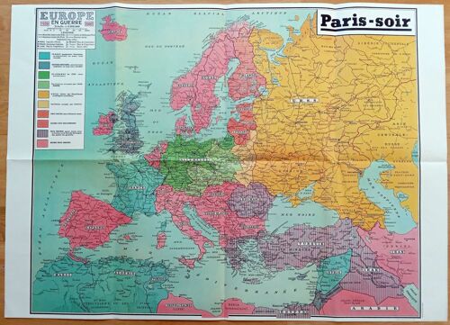 Reproduction D'une Carte Murale De L'europe En Guerre 1939-1940 Édité Par Paris-Soir (Avec Forces En Présence Et Drapeaux)