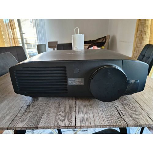 Panasonic PT AT6000E videoprojecteur