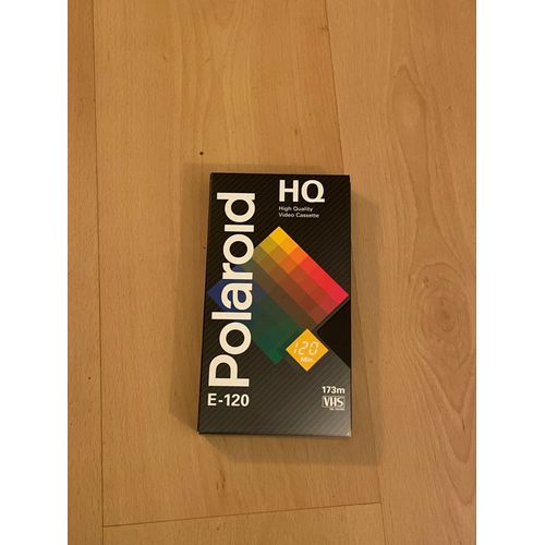 VHS, Polaroïd, E. 120.