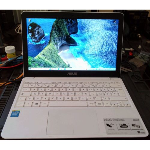 Asus X205TA Upgradé - 11.6" Intel Atom Z3735F - 1.33 Ghz - Ram 2 Go - DD 256 Go