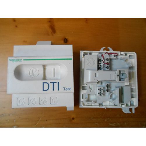 DTI - Repartiteur Telephone 4 sorties, marque schneider, ref : VDIR326010