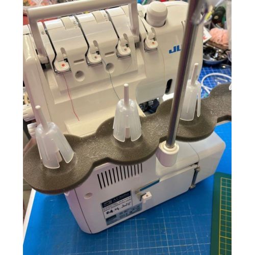 Couture Surjeteuse recouvreuse juki