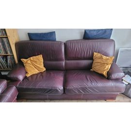 Canapés 3 Places Et 2 Places En Cuir : 450€ L'ensemble