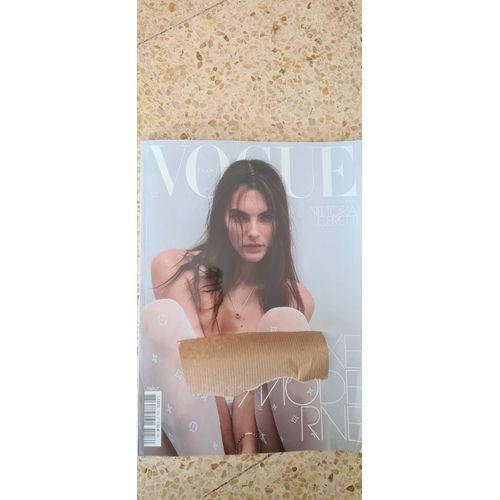 Magazine Vogue France. N 1056. Avril 2025 # Vittoria Ceretti