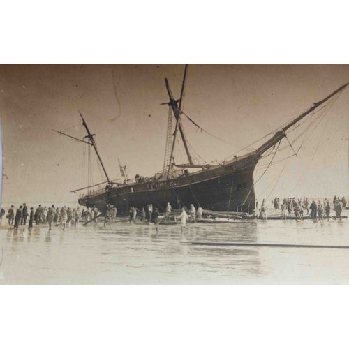 Carte Postale Voilier Deux Mats Echoue Au Maroc