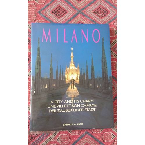 Milano,Vine Ville Et Son Charme De Mario De Biasi. Edition Trilingue . Ed Grafica & Arte. Excellent État. Dans Son Coffret.
