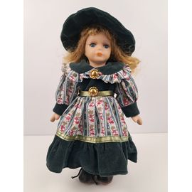 Petite Poupée En Porcelaine Vintage Avec Un Chapeau