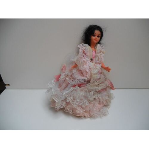 Poupée De Collection Robe En Dentelle Servant Au Dessus D' Une Lampe ( Luminaire )