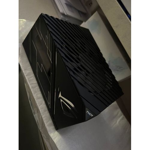Rog 1200w thor platinum avec boite d’origine en excellent état expédié proprement 