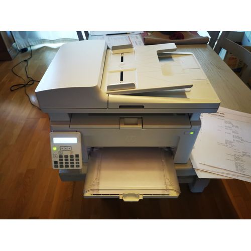 A vendre imprimante HP LaserJet Pro M130fn très peu servie- cartouche pleine à 70%- TAMBOUR 100% avec manuel et CD d'installation