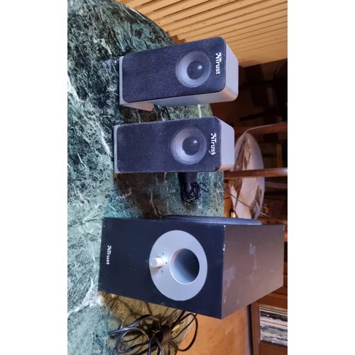 Enceinte pour ordinateur fixe.