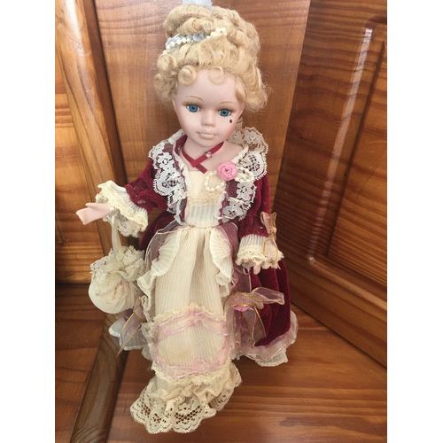 Poupée Porcelaine Robe Renaissance Yeux Bleus 25 Cm