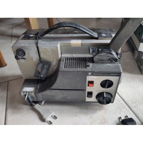 Projecteur de films 8mm & Super8 mm Sankyo dualux - 2000H pour formats de bobine 8mm et super 8 muet arrêt image chargement automatique de bobine projection marche arrière halogène 12W miroir froid 8