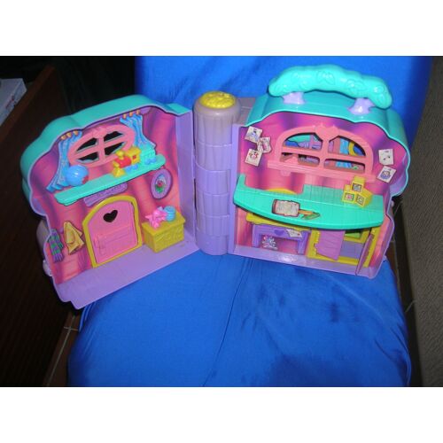 Maison De Winnie L'Ourson Meublée,Pliable,Mattel 2003.