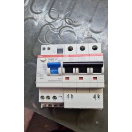 Disjoncteur triphasé avec différentiel 300milli