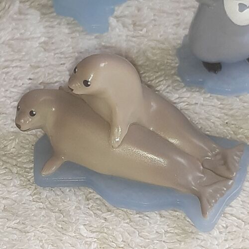 Série Kinder Monobloc "Happy Feet" Année 2011 (8 Figurines)