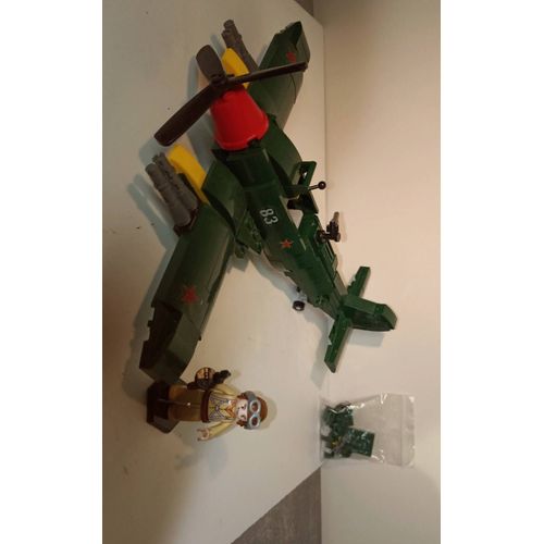 Avion de construction IL 2 Sturmovick avec figurine & pièces de rechange