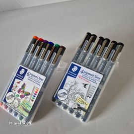 Lot De 12 Feutres Calibrés De Qualité Staedtler Lumocolor® Permanent Noir Et En Couleur