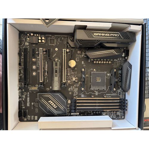 MSI X370 GAMING PRO CARBON - Carte-mère - ATX - Socket AM4 - AMD X370 Chipset - USB 3.1 Gen 1, USB-C Gen2, USB 3.1 Gen 2 - Gigabit LAN - carte graphique embarquée (unité centrale requise) - audio...