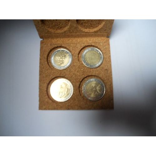 Lot De 4 Pièces De 2 Euro Dans Un Coffret En Liège Lot N°9